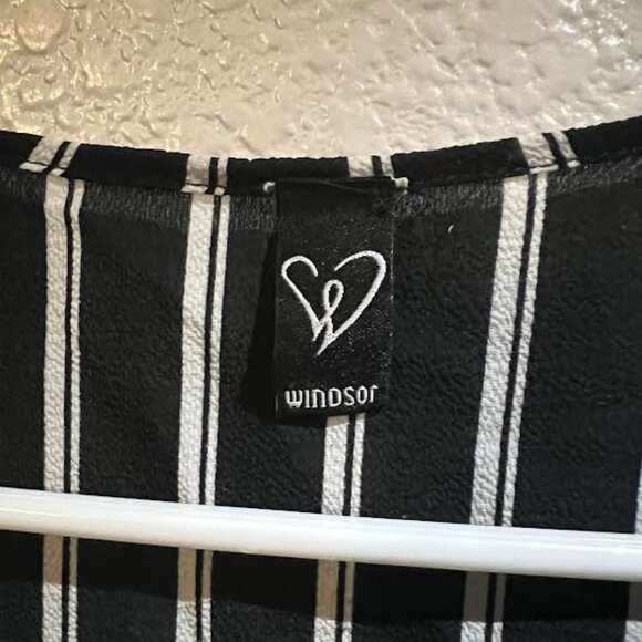 Tie Front, Black with White Stripes Short Sleeve Crop Top - Picture 4 of 4